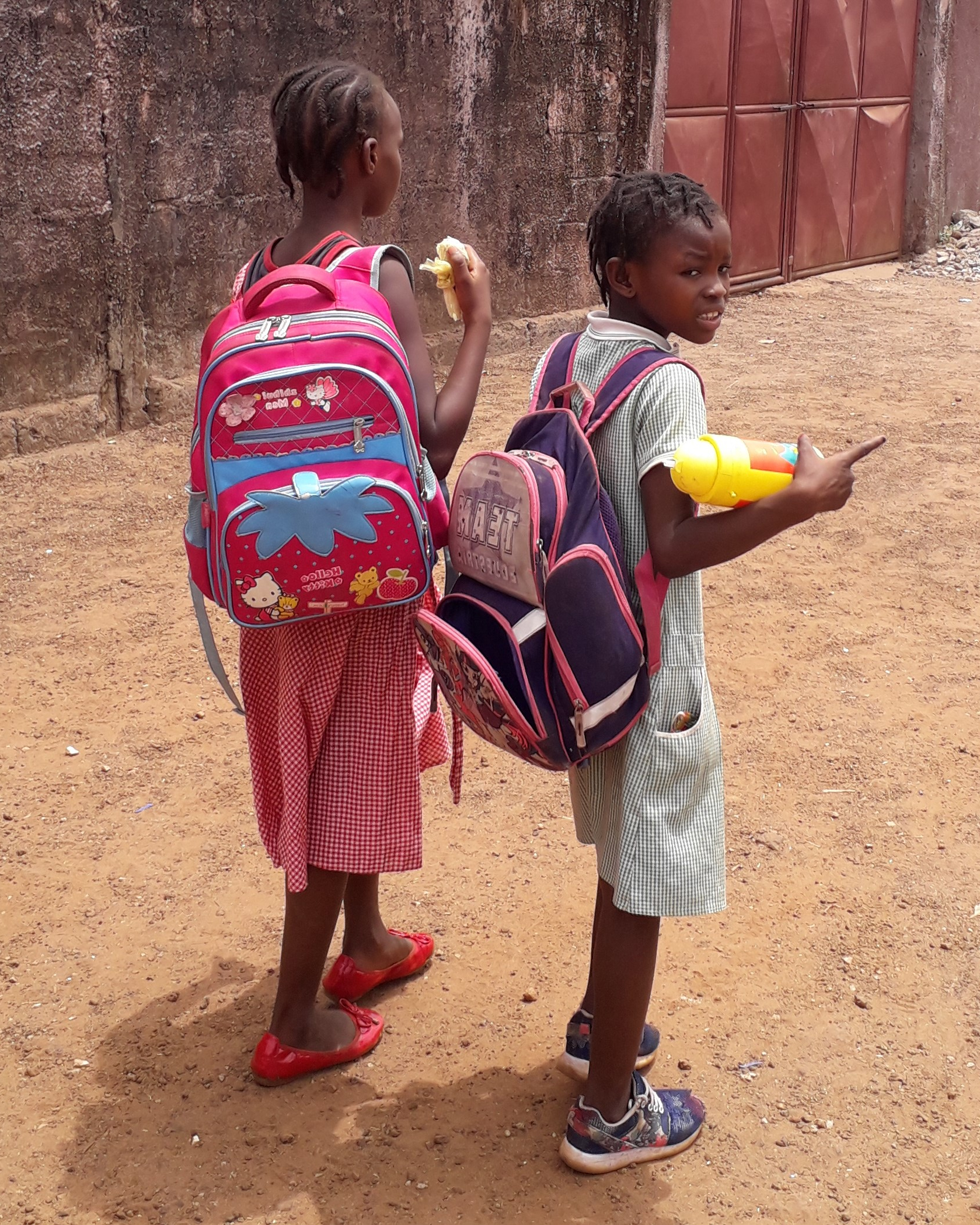 Schulkinder-in-Guinea-KIRA